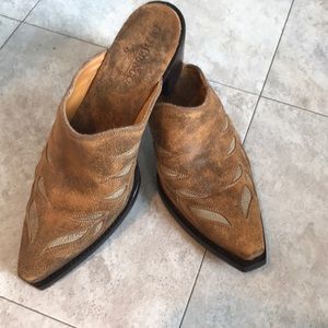 Stunning almost new Old Gringo mules 8.5
